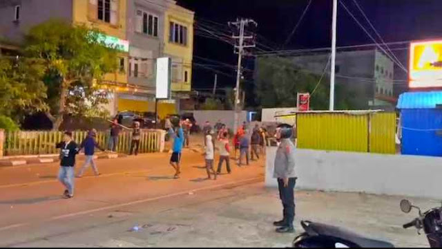 kekacauan-bentrok-di-baubau