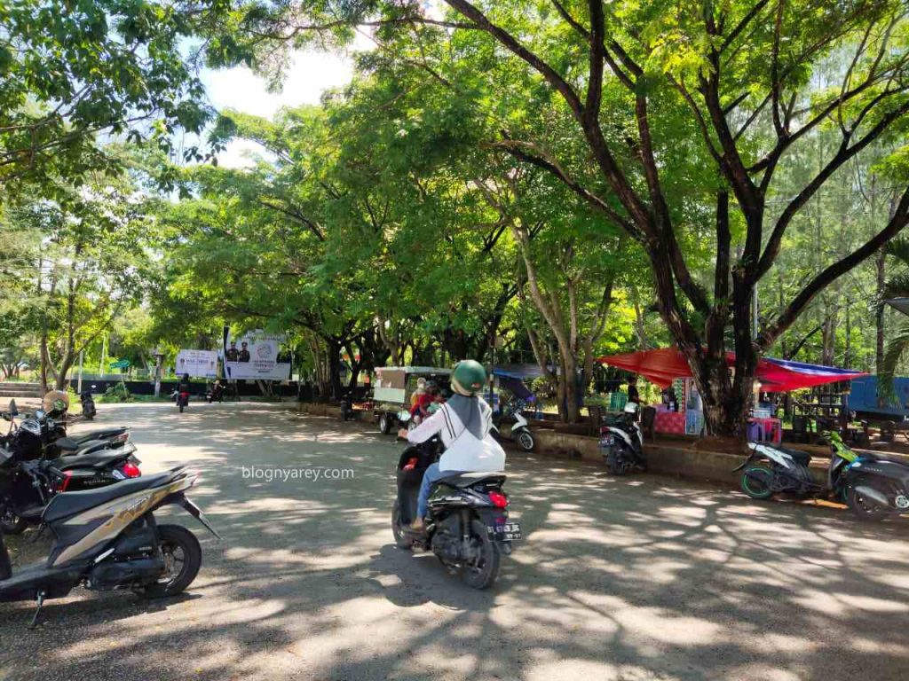 suasana tepi laut baubau